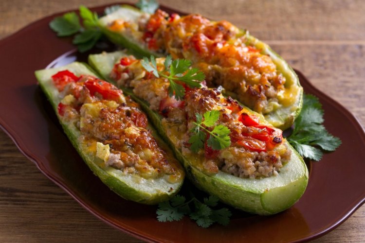 Лодочки из кабачков: 15 вкусных рецептов с разными начинками