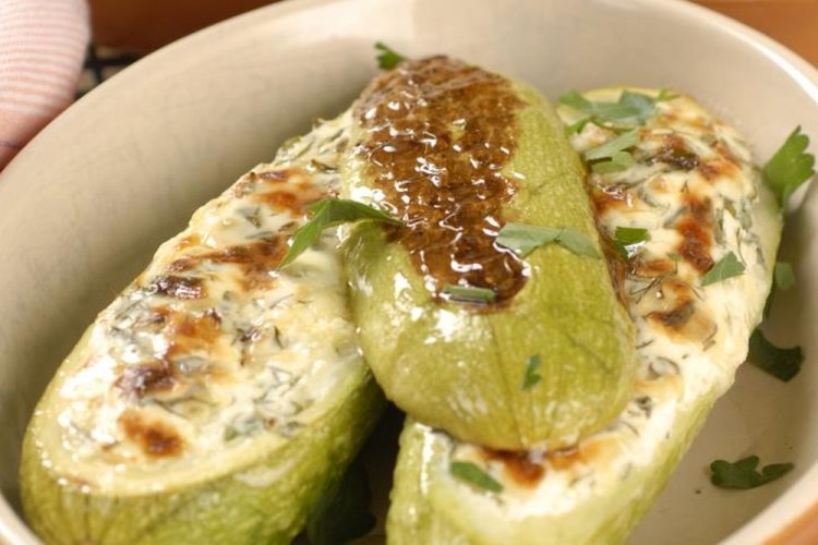 Лодочки из кабачков: 15 вкусных рецептов с разными начинками
