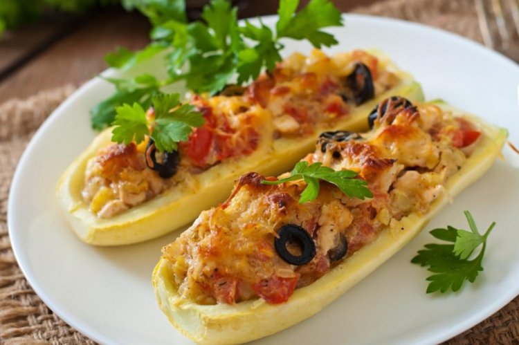 Лодочки из кабачков: 15 вкусных рецептов с разными начинками
