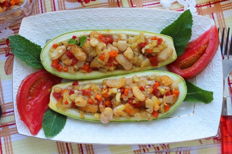 Лодочки из кабачков: 15 вкусных рецептов с разными начинками