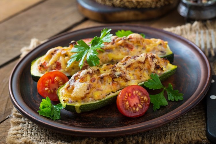 Лодочки из кабачков: 15 вкусных рецептов с разными начинками