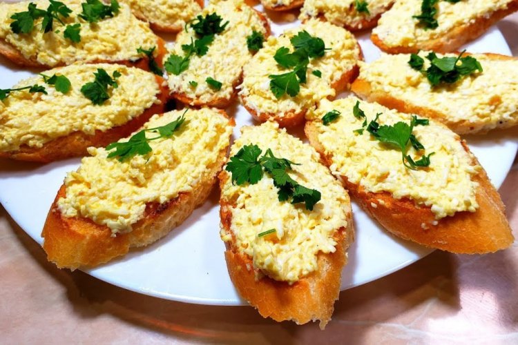 Еврейский салат: 10 самых вкусных рецептов, которые легко повторить дома