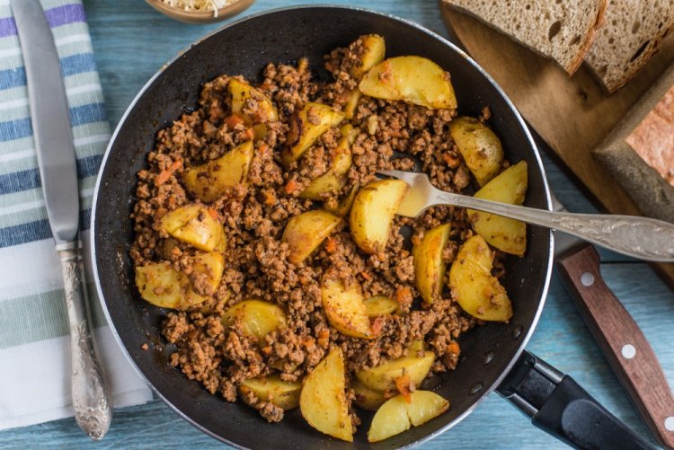 8 вкуснейших рецептов жареной картошки с мясом на сковороде