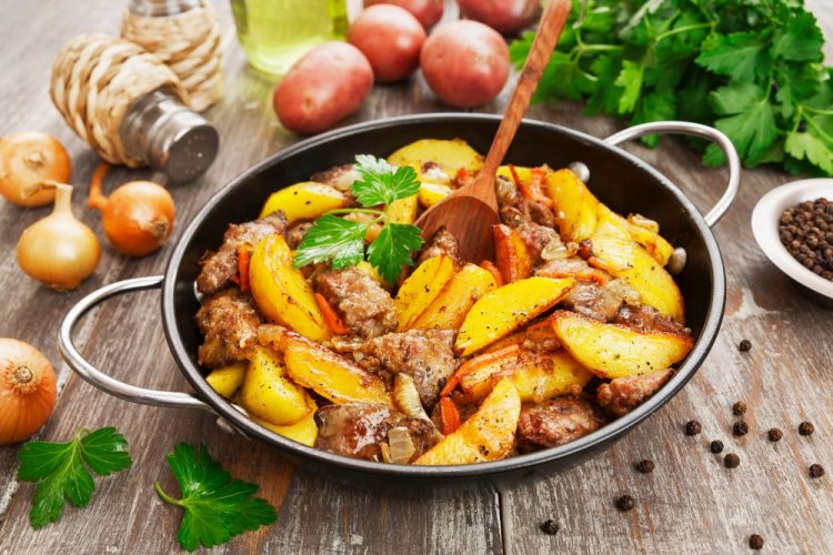 8 вкуснейших рецептов жареной картошки с мясом на сковороде