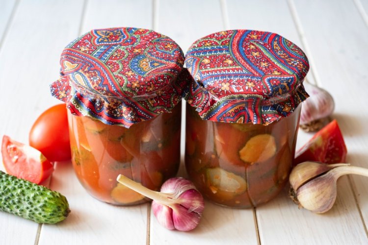 Краснодарский соус на зиму: 8 простых рецептов, которые под силу каждой