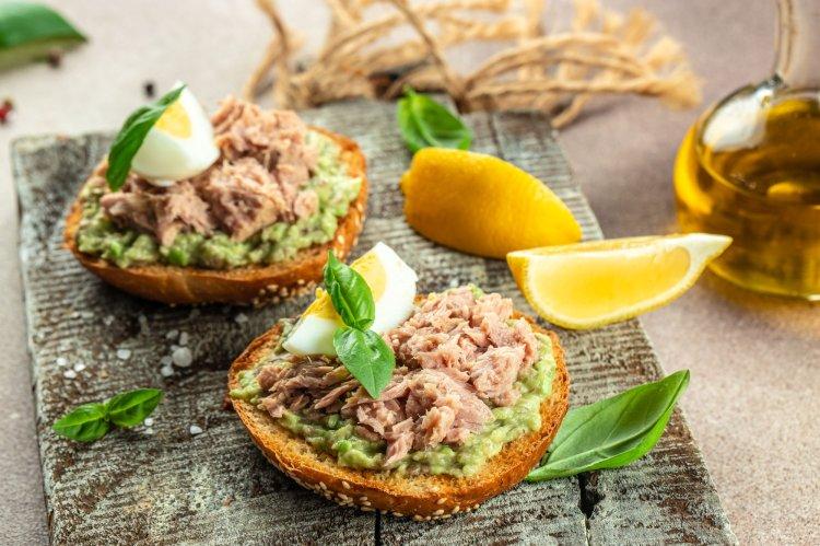 8 великолепных рецептов канапе с тунцом