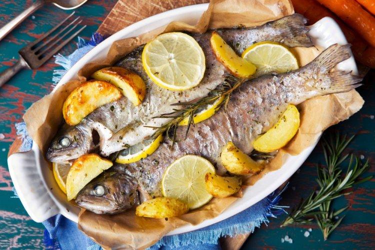 Форель с картошкой в духовке: 6 лучших рецептов приготовления