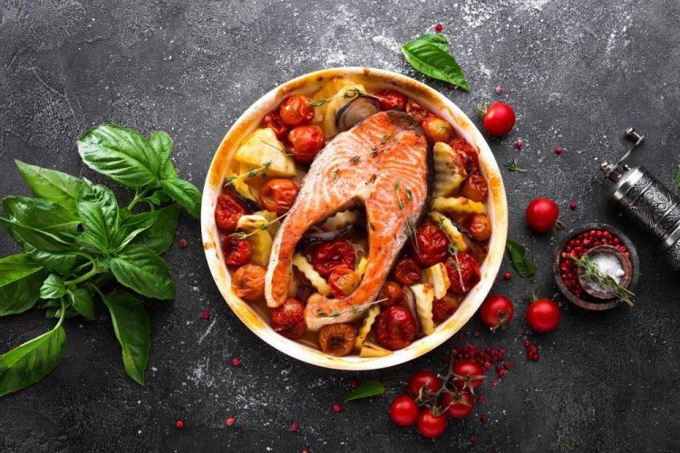 Форель с картошкой в духовке: 6 лучших рецептов приготовления