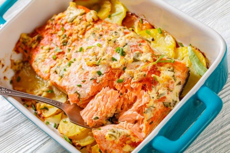 Форель с картошкой в духовке: 6 лучших рецептов приготовления