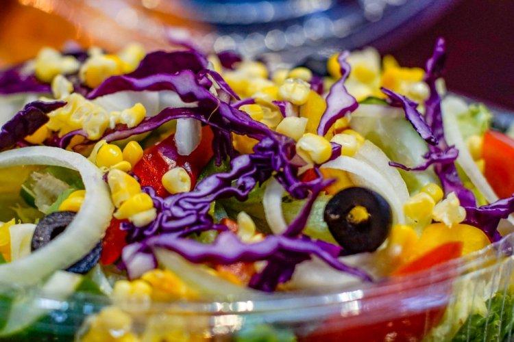 ПП салаты с кукурузой: 20 полезных и вкусных рецептов на каждый день