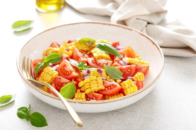 ПП салаты с кукурузой: 20 полезных и вкусных рецептов на каждый день