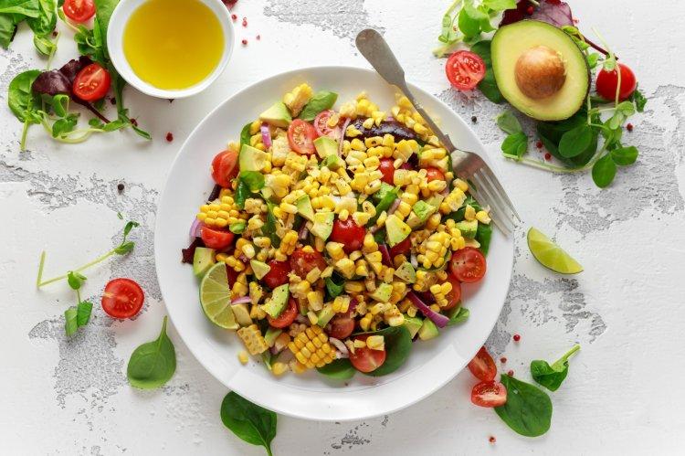 ПП салаты с кукурузой: 20 полезных и вкусных рецептов на каждый день