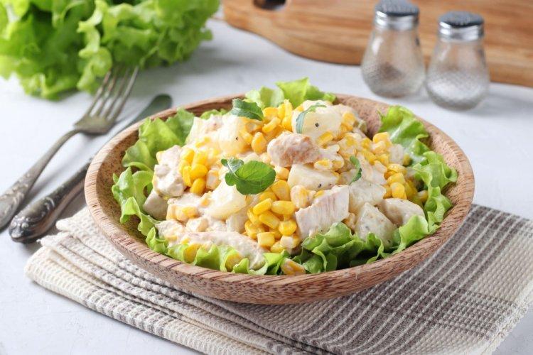 ПП салаты с кукурузой: 20 полезных и вкусных рецептов на каждый день