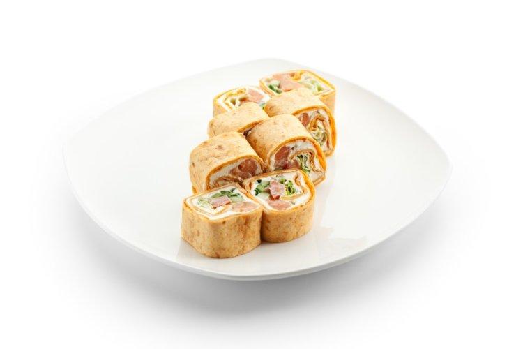 Роллы из блинов с начинкой: 8 самых вкусных рецептов приготовления