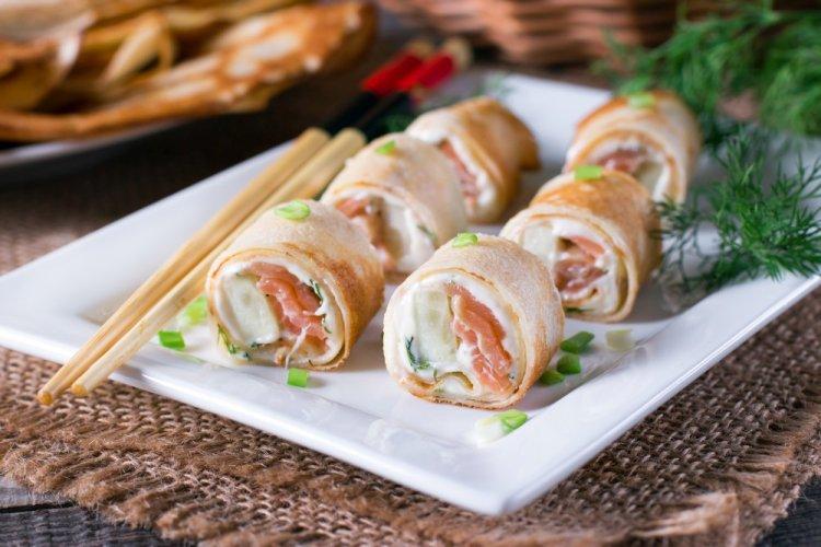 Роллы из блинов с начинкой: 8 самых вкусных рецептов приготовления