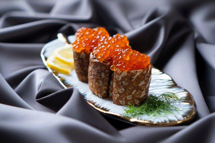 Роллы из блинов с начинкой: 8 самых вкусных рецептов приготовления