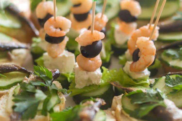 10 оригинальных рецептов канапе с крабовыми палочками