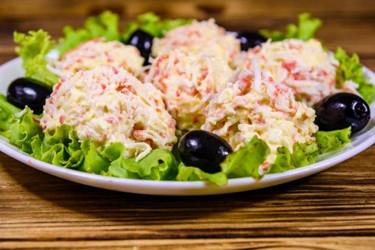 10 оригинальных рецептов канапе с крабовыми палочками