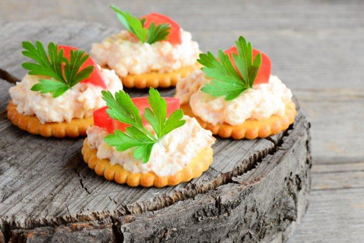 10 оригинальных рецептов канапе с крабовыми палочками