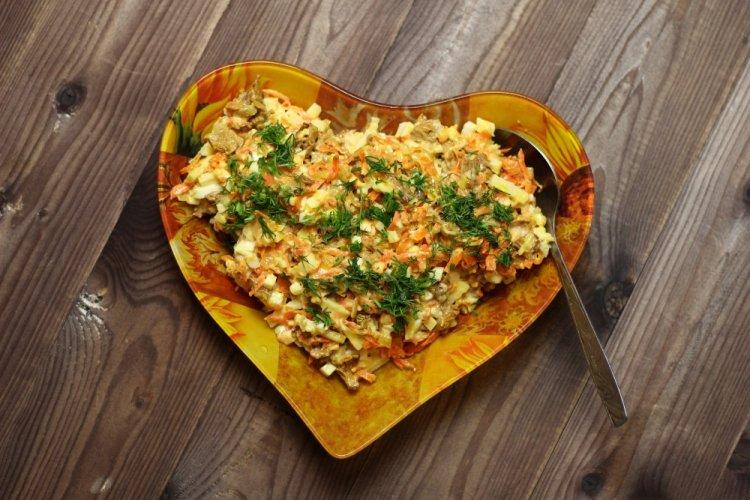 12 салатов с куриными сердечками, которые захочется приготовить еще не раз