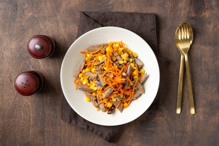 12 салатов с куриными сердечками, которые захочется приготовить еще не раз
