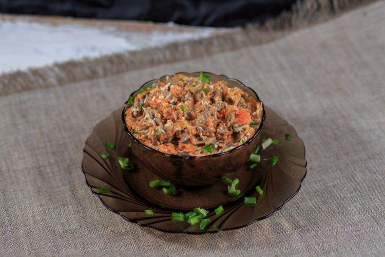 12 салатов с куриными сердечками, которые захочется приготовить еще не раз