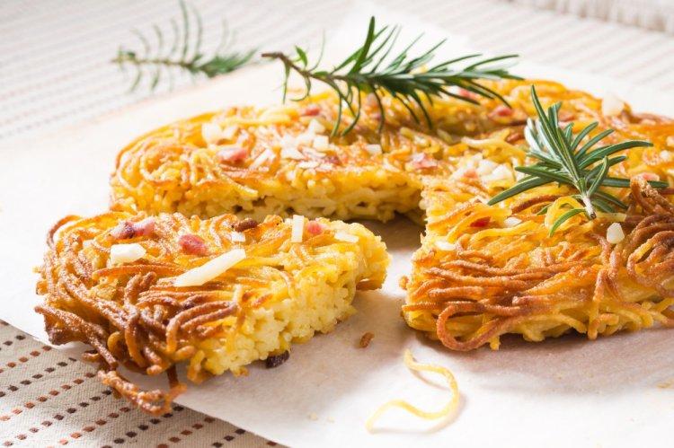Как приготовить лапшевник: 8 рецептов сытной и вкусной запеканки