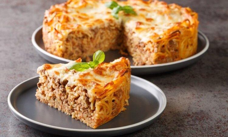 Как приготовить лапшевник: 8 рецептов сытной и вкусной запеканки
