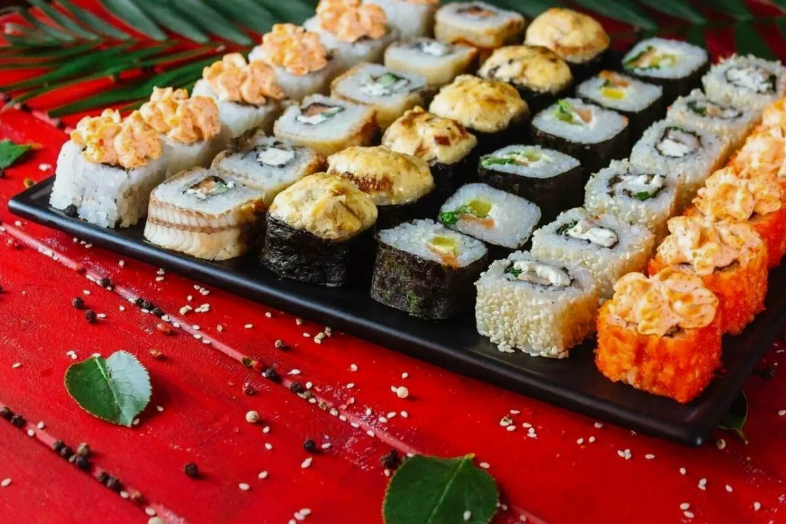 Быстрая и Вкусная Доставка: Суши и Роллы для Истинных Гурманов