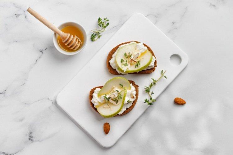 12 простых и невероятно вкусных рецептов брускетт с творожным сыром
