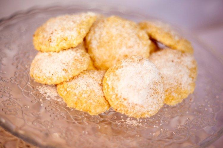 12 рецептов печенья с кокосовой стружкой, которое готовится проще простого