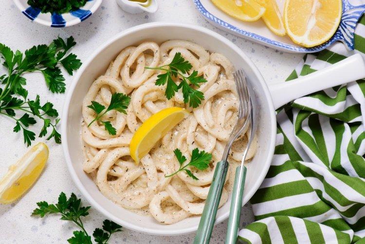 Кальмары в сливочном соусе: 10 самых вкусных рецептов