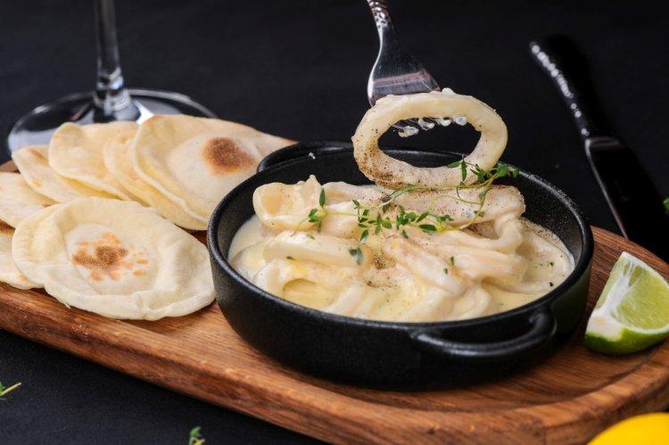 Кальмары в сливочном соусе: 10 самых вкусных рецептов