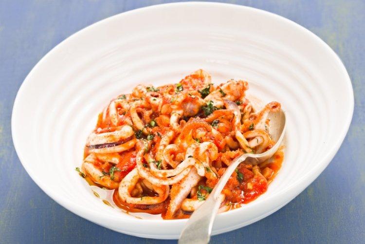Кальмары в сливочном соусе: 10 самых вкусных рецептов