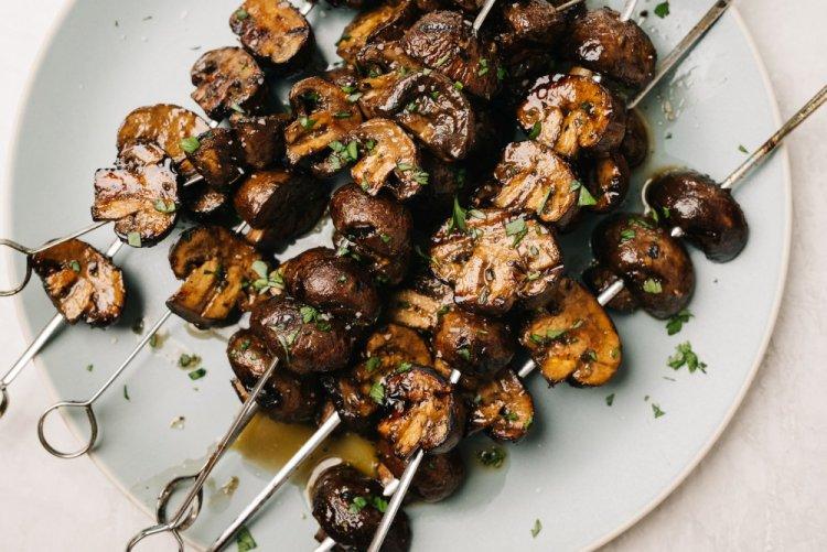 Шампиньоны на мангале: 10 вкусных и оригинальных рецептов