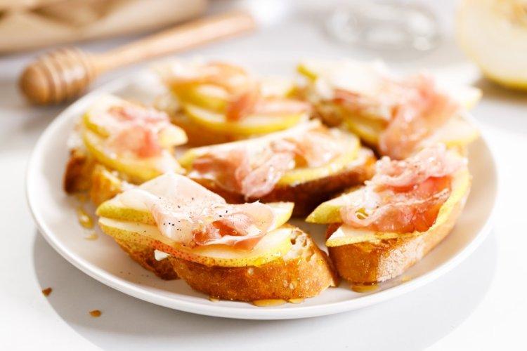 10 рецептов брускетт с беконом, которые сможет приготовить каждый