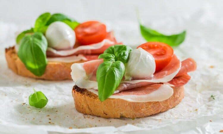 10 самых вкусных рецептов брускетты с хамоном
