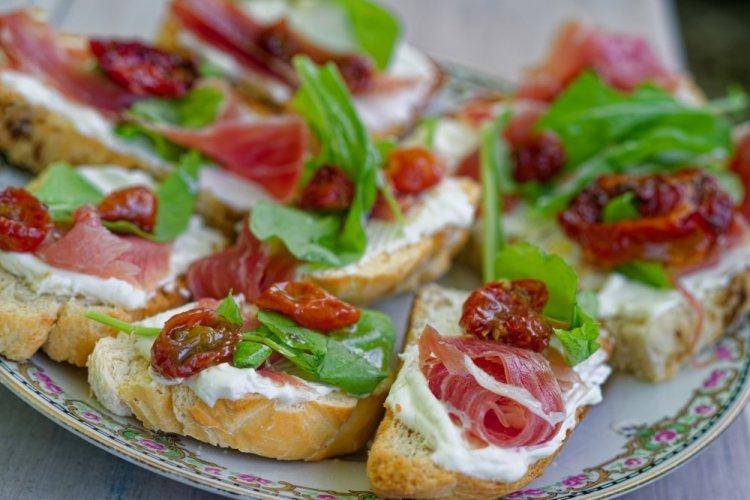10 самых вкусных рецептов брускетты с хамоном