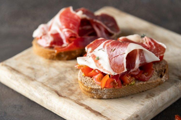 10 самых вкусных рецептов брускетты с хамоном