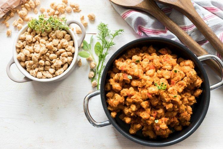 15 рецептов с соевым мясом, которые разнообразят твой рацион