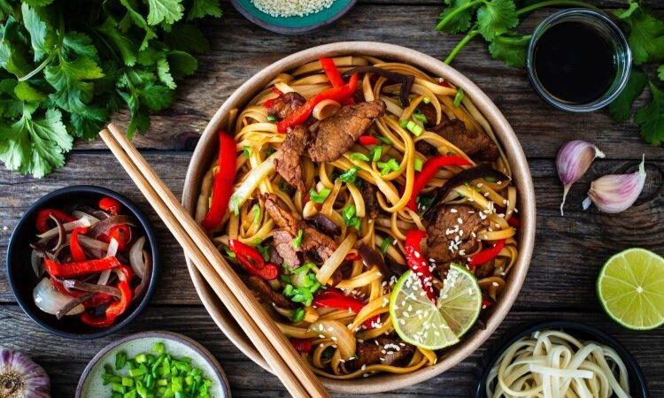 8 рецептов удона с говядиной, которые можно приготовить на скорую руку