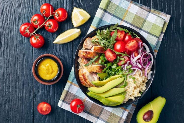 Боул с курицей: 12 рецептов, которые захочется готовить снова и снова
