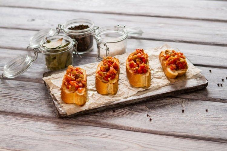 Брускетта с печеными баклажанами: 8 оригинальных и вкусных рецептов
