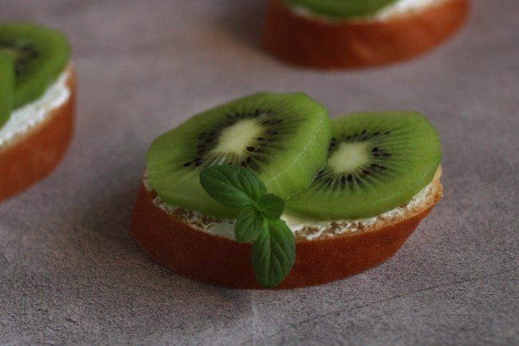Брускетты с крабовыми палочками: 8 быстрых и легких рецептов