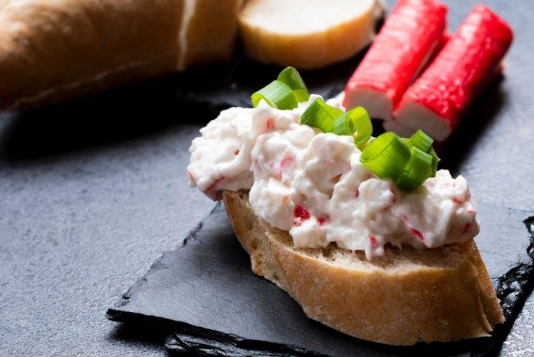 Брускетты с крабовыми палочками: 8 быстрых и легких рецептов