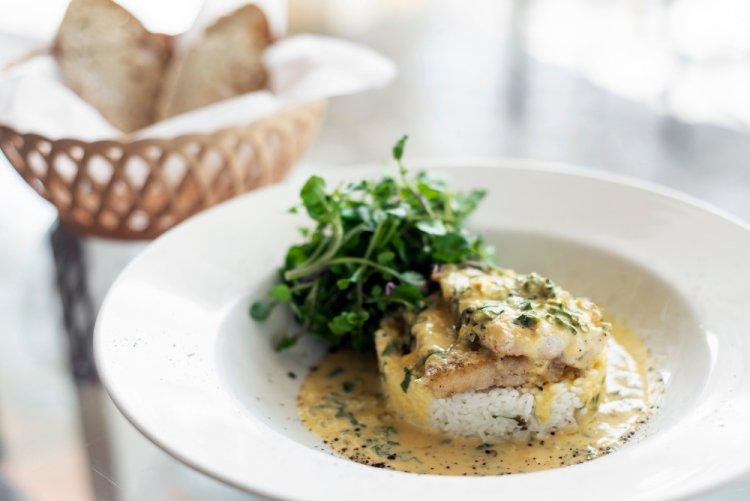 Минтай в сметане на сковороде: 8 вкусных и быстрых рецептов