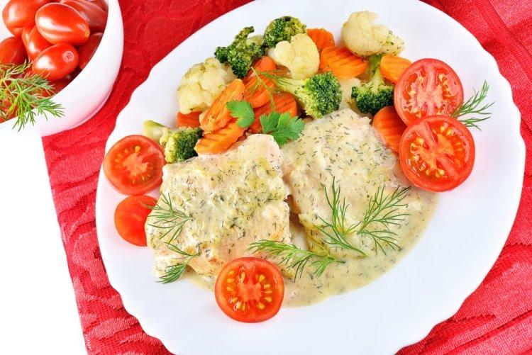 Минтай в сметане на сковороде: 8 вкусных и быстрых рецептов