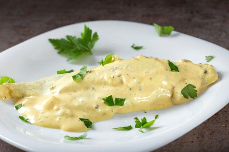 Минтай в сметане на сковороде: 8 вкусных и быстрых рецептов