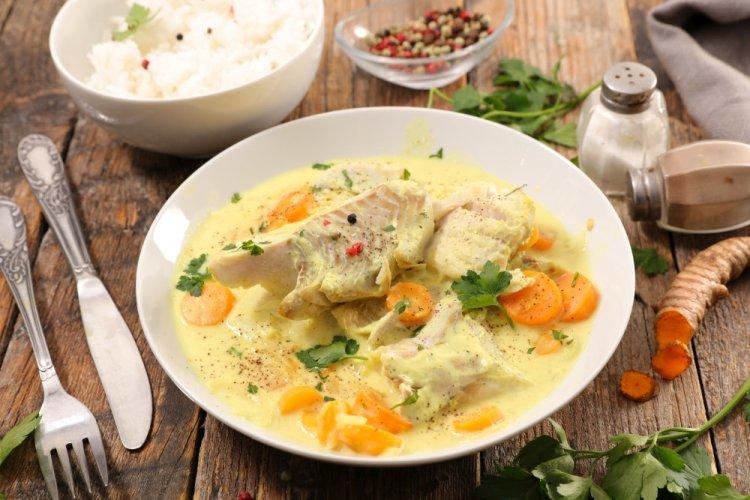 Минтай в сметане на сковороде: 8 вкусных и быстрых рецептов