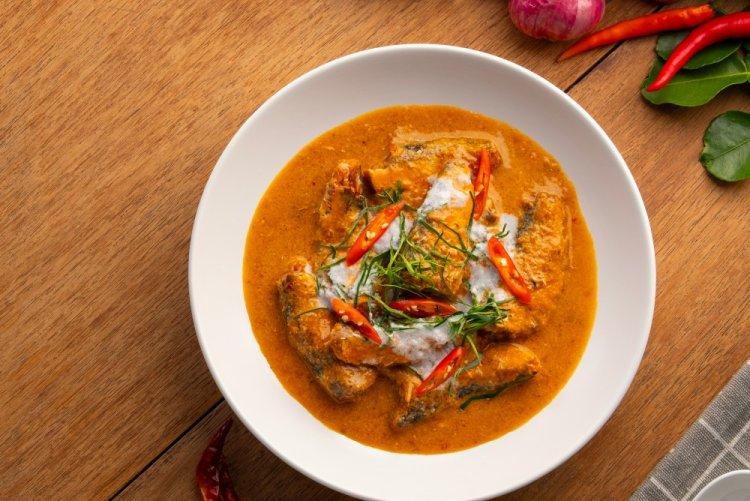 Минтай в сметане на сковороде: 8 вкусных и быстрых рецептов